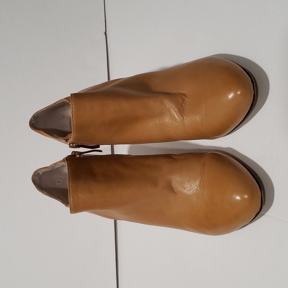 Vince Camuto Vive Ankle Caramel Bootie 